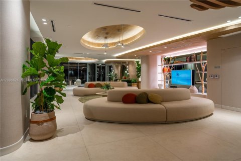 Condo in Miami, Florida, 2 bedrooms № 2391898 - photo 13