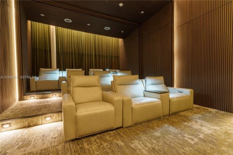 Condo in Miami, Florida, 2 bedrooms № 2391898 - photo 9