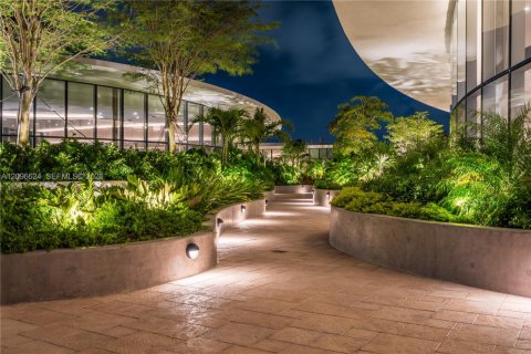 Condo in Miami, Florida, 2 bedrooms № 2391898 - photo 11