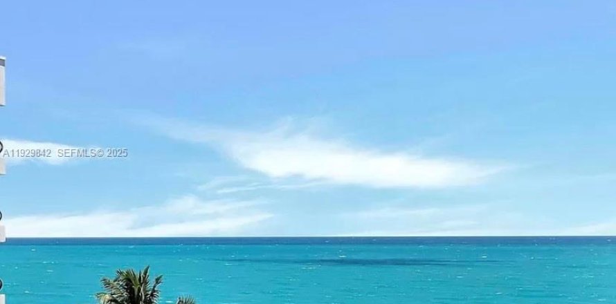 Кондоминиум с 1 спальней в Майами-Бич, Флорида № 1988823