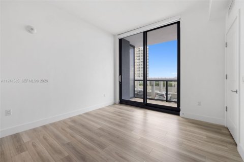 Apartment in Hallandale Beach, Florida 1 bedroom, 79.8 sq.m. № 2042934 - photo 16