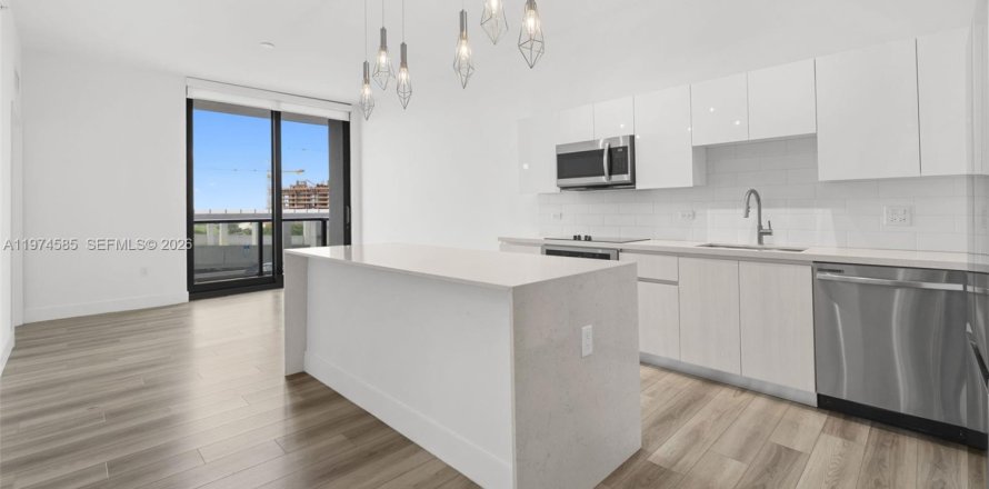 Apartment in Hallandale Beach, Florida 1 bedroom, 79.8 sq.m. № 2042934