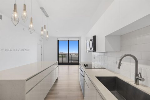 Apartment in Hallandale Beach, Florida 1 bedroom, 79.8 sq.m. № 2042934 - photo 2