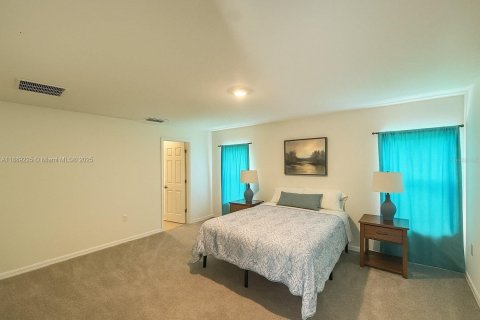 House in Lehigh Acres, Florida 4 bedrooms, 167.69 sq.m. № 1938894 - photo 9