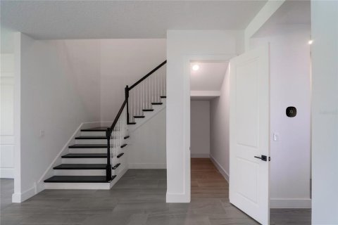 Casa en venta en Orlando, Florida, 4 dormitorios, 417.6 m2 № 1912103 - foto 16