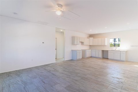 House in Lake Placid, Florida 3 bedrooms, 106.65 sq.m. № 2117144 - photo 3