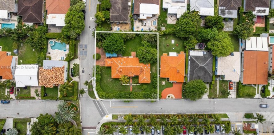 Terrain à Surfside, Floride № 2034730
