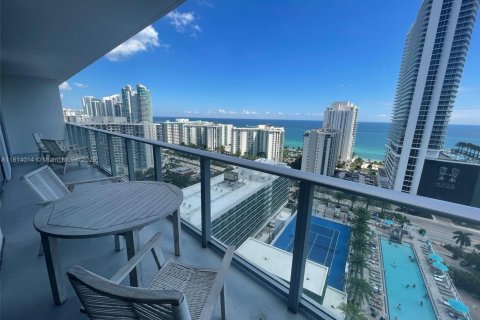 Copropriété à vendre à Hollywood, Floride: 2 chambres, 98.01 m2 № 1960018 - photo 1