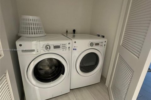 Copropriété à vendre à Hollywood, Floride: 2 chambres, 98.01 m2 № 1960018 - photo 10