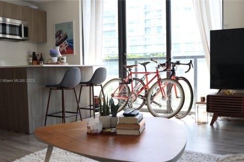 Condo in Miami, Florida, 1 bedroom  № 2013442 - photo 6