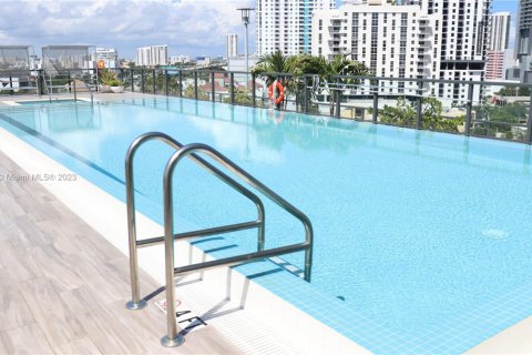 Condo in Miami, Florida, 1 bedroom  № 2013442 - photo 25