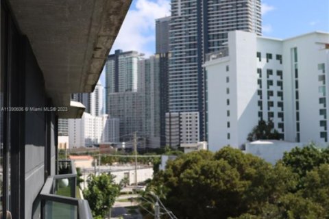 Condo in Miami, Florida, 1 bedroom  № 2013442 - photo 11