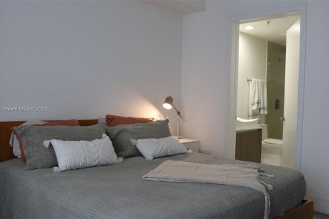 Condo in Miami, Florida, 1 bedroom  № 2013442 - photo 9
