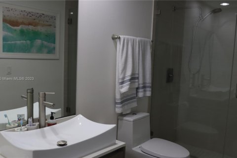 Condo in Miami, Florida, 1 bedroom  № 2013442 - photo 13