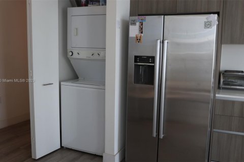 Condo in Miami, Florida, 1 bedroom  № 2013442 - photo 2