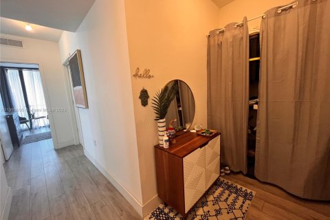 Condo in Miami, Florida, 1 bedroom  № 2013442 - photo 15