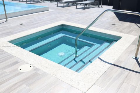 Condo in Miami, Florida, 1 bedroom  № 2013442 - photo 26