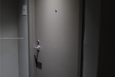 Condo in Miami, Florida, 1 bedroom  № 2013442 - photo 18