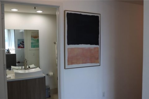 Condo in Miami, Florida, 1 bedroom  № 2013442 - photo 12