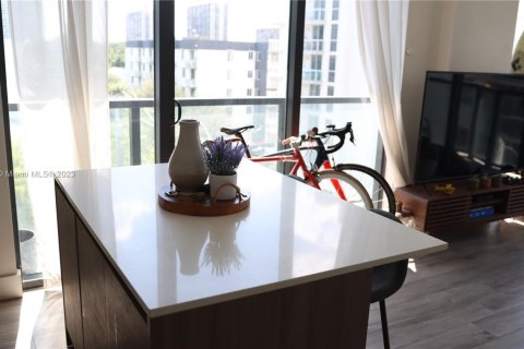 Condo in Miami, Florida, 1 bedroom  № 2013442 - photo 5