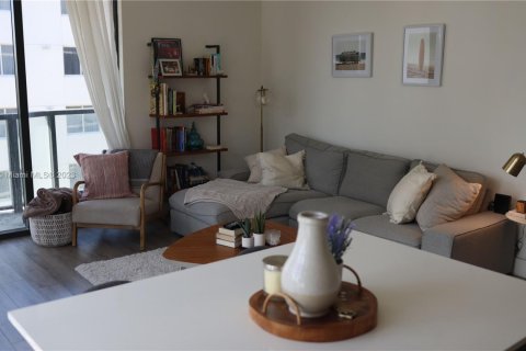 Condo in Miami, Florida, 1 bedroom  № 2013442 - photo 4