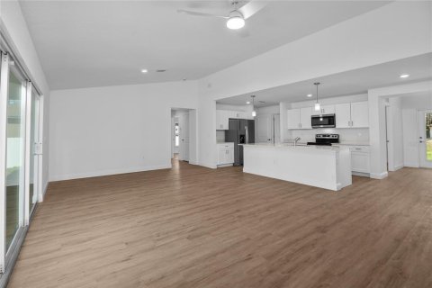 House in North Port, Florida 4 bedrooms, 173.54 sq.m. № 1598718 - photo 3