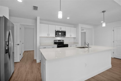 House in North Port, Florida 4 bedrooms, 173.54 sq.m. № 1598718 - photo 13