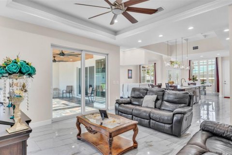 House in Winter Haven, Florida 4 bedrooms, 283.35 sq.m. № 1815668 - photo 20
