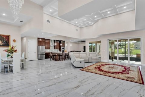 House in Winter Haven, Florida 4 bedrooms, 283.35 sq.m. № 1815668 - photo 15