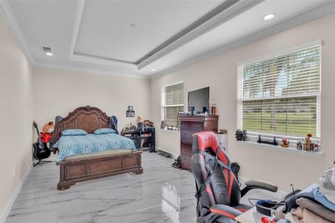 House in Winter Haven, Florida 4 bedrooms, 283.35 sq.m. № 1815668 - photo 12
