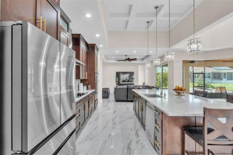 House in Winter Haven, Florida 4 bedrooms, 283.35 sq.m. № 1815668 - photo 8