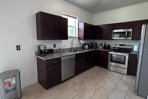 House in Tampa, Florida 3 bedrooms, 124.49 sq.m. № 2107378 - photo 11