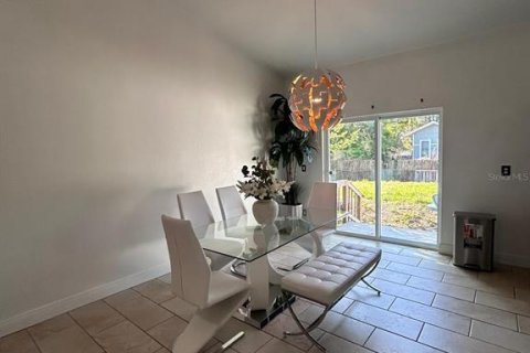 House in Tampa, Florida 3 bedrooms, 124.49 sq.m. № 2107378 - photo 18