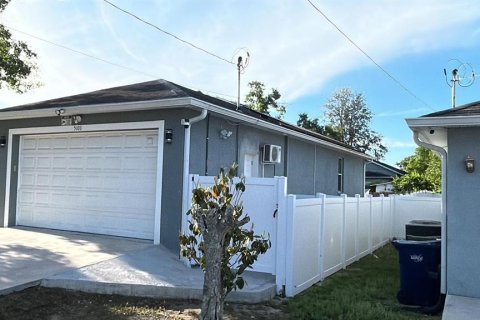 House in Tampa, Florida 3 bedrooms, 124.49 sq.m. № 2107378 - photo 3