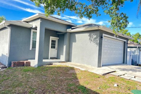 House in Tampa, Florida 3 bedrooms, 124.49 sq.m. № 2107378 - photo 4