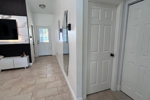 House in Tampa, Florida 3 bedrooms, 124.49 sq.m. № 2107378 - photo 6