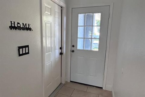House in Tampa, Florida 3 bedrooms, 124.49 sq.m. № 2107378 - photo 5