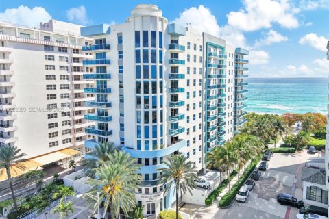 Copropriété à vendre à Surfside, Floride: 2 chambres, 93.09 m2 № 2240519 - photo 13