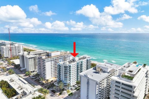Copropriété à vendre à Surfside, Floride: 2 chambres, 93.09 m2 № 2240519 - photo 4