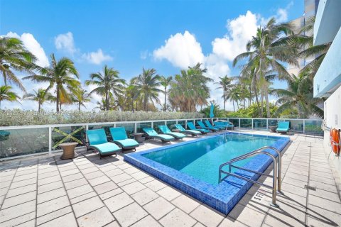 Copropriété à vendre à Surfside, Floride: 2 chambres, 93.09 m2 № 2240519 - photo 26