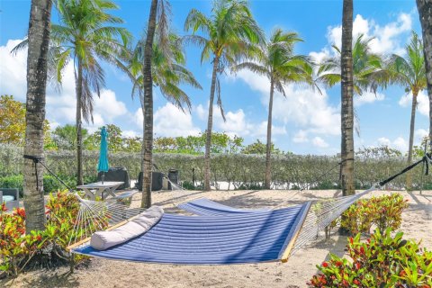 Copropriété à vendre à Surfside, Floride: 2 chambres, 93.09 m2 № 2240519 - photo 29