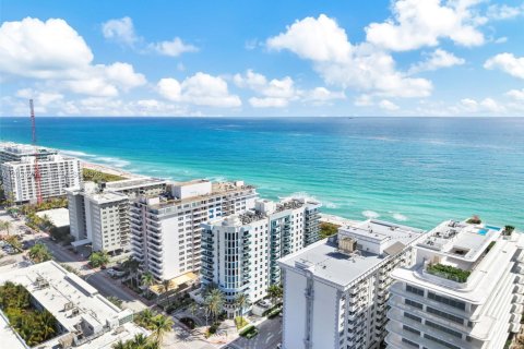 Copropriété à vendre à Surfside, Floride: 2 chambres, 93.09 m2 № 2240519 - photo 5
