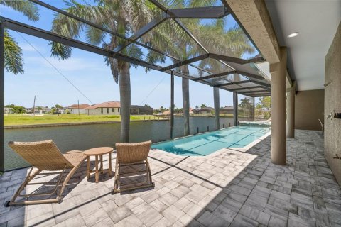 Villa ou maison à vendre à Cape Coral, Floride: 5 chambres, 274.06 m2 № 1858235 - photo 3
