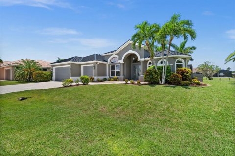 Villa ou maison à vendre à Cape Coral, Floride: 5 chambres, 274.06 m2 № 1858235 - photo 5