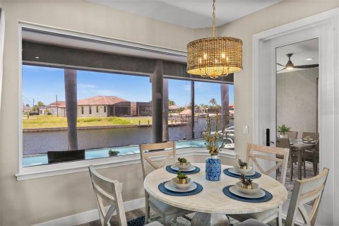 Villa ou maison à vendre à Cape Coral, Floride: 5 chambres, 274.06 m2 № 1858235 - photo 17