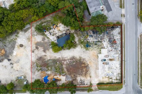 Commercial property in Palatka, Florida № 767917 - photo 1