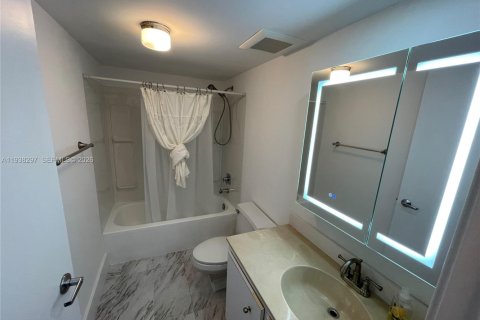 Condominio en alquiler en Sunny Isles Beach, Florida, 2 dormitorios, 116.22 m2 № 1996663 - foto 15