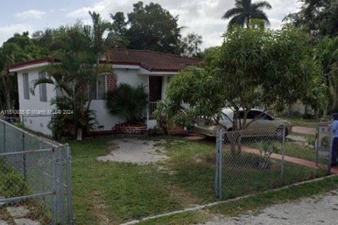 House in Miami, Florida 3 bedrooms, 81.29 sq.m. № 935719 - photo 1