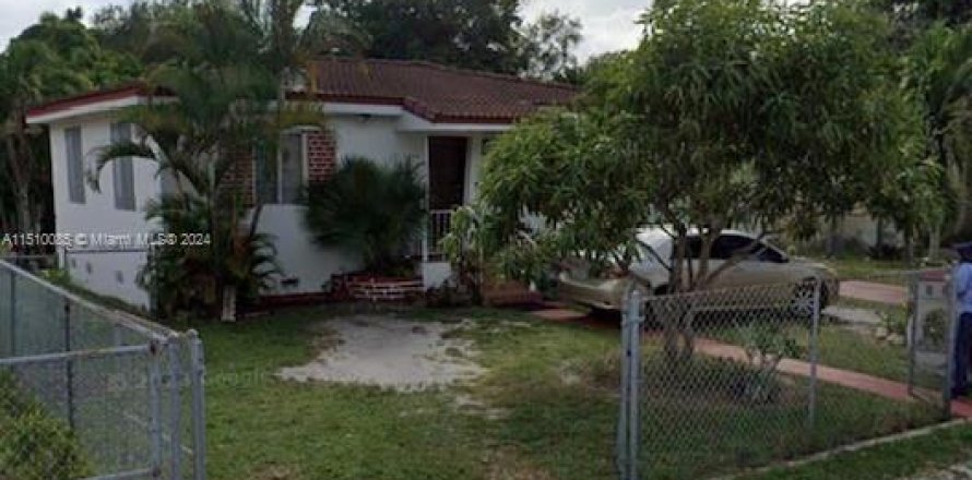 House in Miami, Florida 3 bedrooms, 81.29 sq.m. № 935719