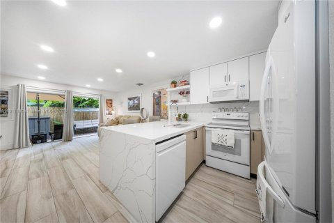 Купить кондоминиум в Майами, Флорида 2 спальни, 87.98м2, № 1969529 - фото 7